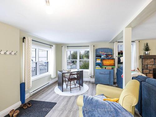 111 Hazel St, Kawartha Lakes, ON - Indoor Photo Showing Living Room