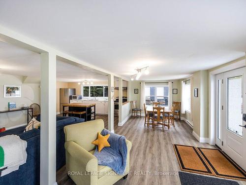 111 Hazel St, Kawartha Lakes, ON - Indoor Photo Showing Living Room