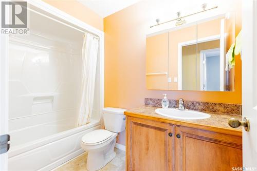 120 Burke Crescent, Swift Current, SK - Indoor Photo Showing Bathroom