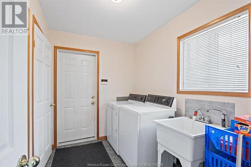 4521 Hunt Club Crescent, Windsor, ON - Indoor Photo Showing Laundry Room
