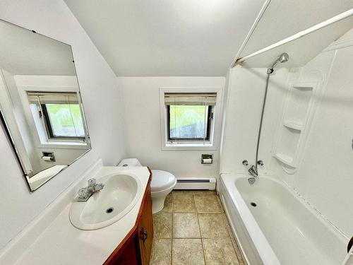 Salle de bains - 446 Ch. Boisville O., Les Îles-De-La-Madeleine, QC - Indoor Photo Showing Bathroom