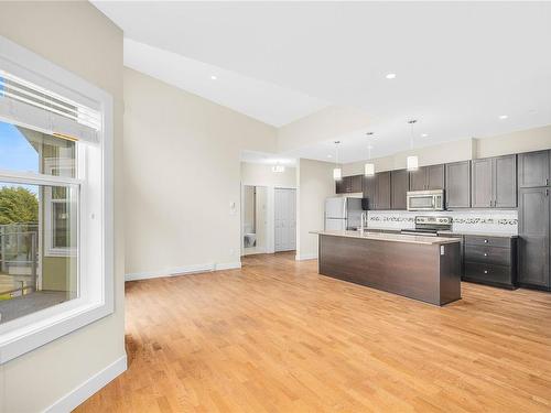 404-1838 Cowichan Bay Rd, Cowichan Bay, BC - Indoor Photo Showing Kitchen