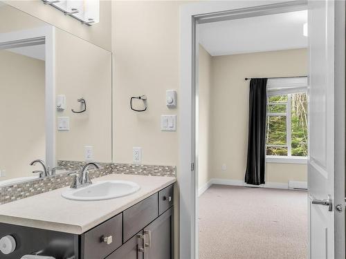 404-1838 Cowichan Bay Rd, Cowichan Bay, BC - Indoor Photo Showing Bathroom