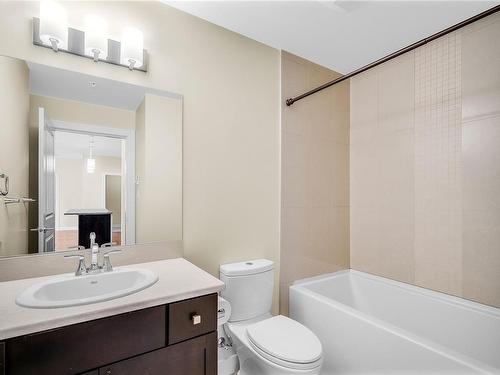 404-1838 Cowichan Bay Rd, Cowichan Bay, BC - Indoor Photo Showing Bathroom