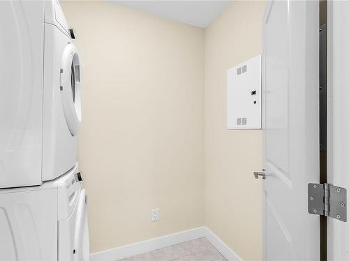 404-1838 Cowichan Bay Rd, Cowichan Bay, BC - Indoor Photo Showing Laundry Room