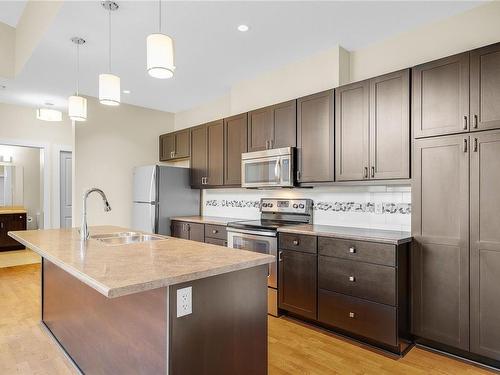 404-1838 Cowichan Bay Rd, Cowichan Bay, BC - Indoor Photo Showing Kitchen