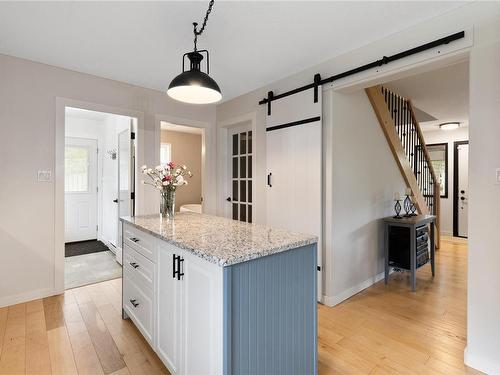 1544 Cranberry Ave, Nanaimo, BC - Indoor Photo Showing Kitchen