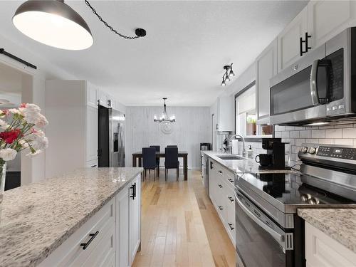 1544 Cranberry Ave, Nanaimo, BC - Indoor Photo Showing Kitchen With Upgraded Kitchen