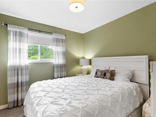 1544 Cranberry Ave, Nanaimo, BC - Indoor Photo Showing Bedroom