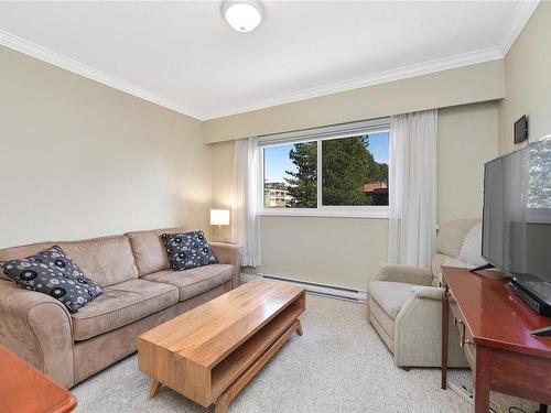 401-1115 Rockland Ave, Victoria, BC - Indoor Photo Showing Living Room