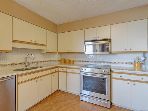 808-225 Belleville St, Victoria, BC - Indoor Photo Showing Kitchen With Double Sink