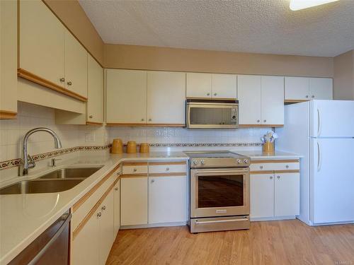 808-225 Belleville St, Victoria, BC - Indoor Photo Showing Kitchen With Double Sink