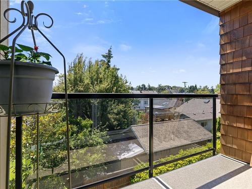 301-1615 Bay St, Victoria, BC - Outdoor With Balcony With Exterior