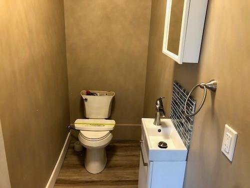 60 Oak Avenue, Thunder Bay, ON - Indoor Photo Showing Bathroom