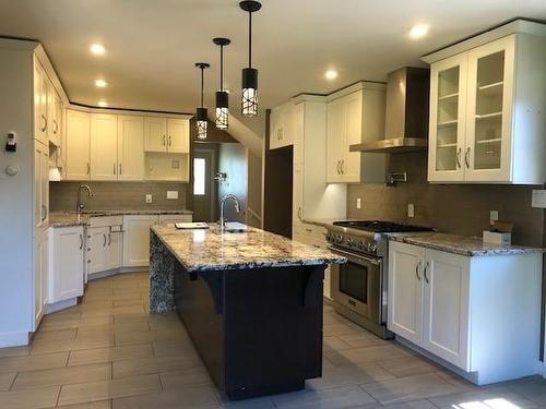 60 Oak Avenue, Thunder Bay, ON - Indoor Photo Showing Kitchen With Upgraded Kitchen