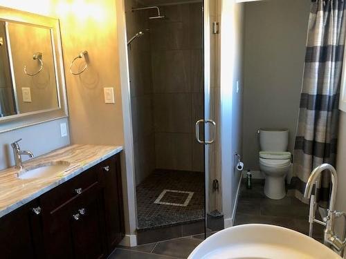 60 Oak Avenue, Thunder Bay, ON - Indoor Photo Showing Bathroom