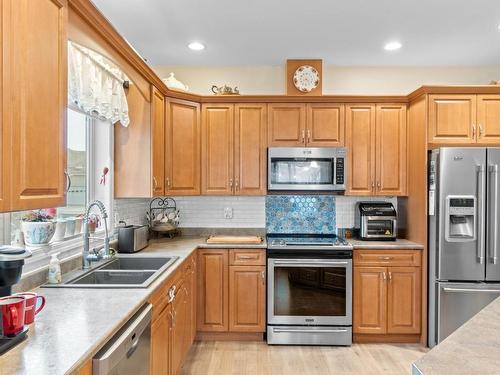 1655 Woodburn Drive, Cache Creek, BC - Indoor Photo Showing Kitchen With Double Sink