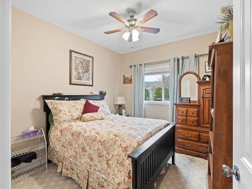 1655 Woodburn Drive, Cache Creek, BC - Indoor Photo Showing Bedroom