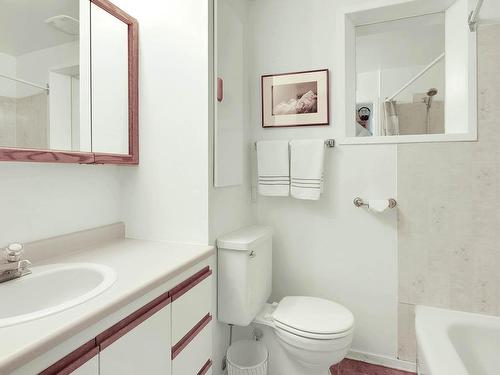 663 Pine Street, Kamloops, BC - Indoor Photo Showing Bathroom