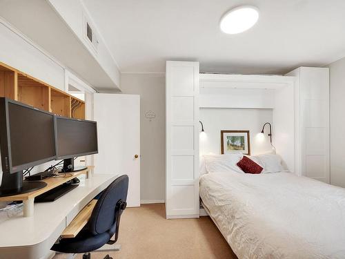 663 Pine Street, Kamloops, BC - Indoor Photo Showing Bedroom
