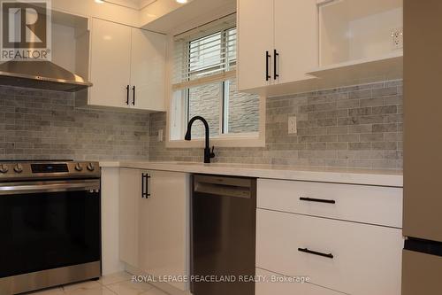 3 New Port Way, Markham, ON - Indoor Photo Showing Kitchen