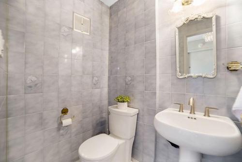 24 Nicklaus Drive, Hamilton, ON - Indoor Photo Showing Bathroom