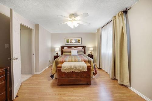 24 Nicklaus Drive, Hamilton, ON - Indoor Photo Showing Bedroom