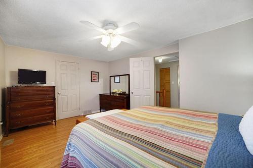 24 Nicklaus Drive, Hamilton, ON - Indoor Photo Showing Bedroom