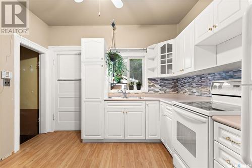 1927 Montreal Street, Regina, SK - Indoor Photo Showing Kitchen With Double Sink