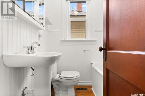 1927 Montreal Street, Regina, SK - Indoor Photo Showing Bathroom