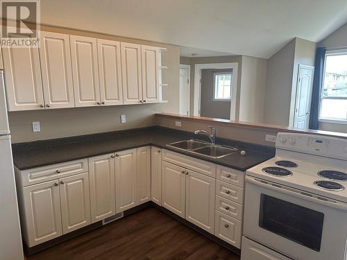 1331 106 Avenue, Dawson Creek, BC - Indoor Photo Showing Kitchen With Double Sink