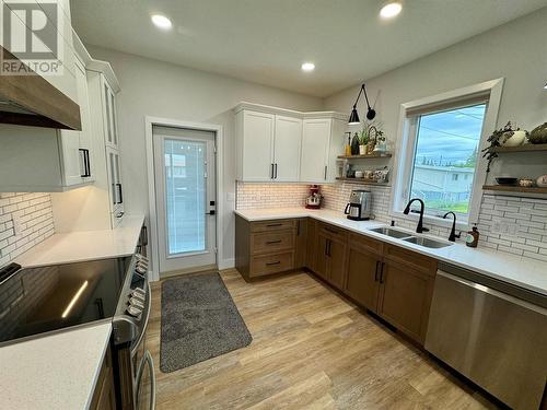 1417 Chamberlain Drive, Dawson Creek, BC - Indoor Photo Showing Kitchen With Double Sink