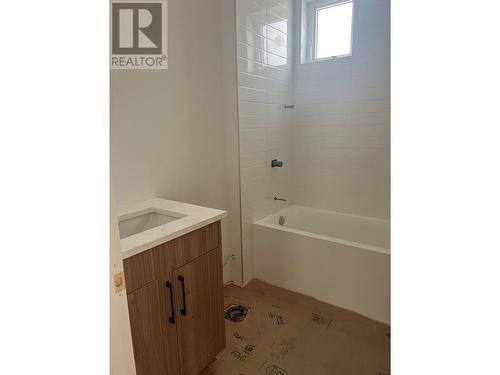 3907 26 Street Unit# 1, Vernon, BC - Indoor Photo Showing Bathroom