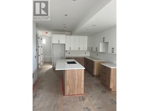 3907 26 Street Unit# 1, Vernon, BC - Indoor Photo Showing Kitchen