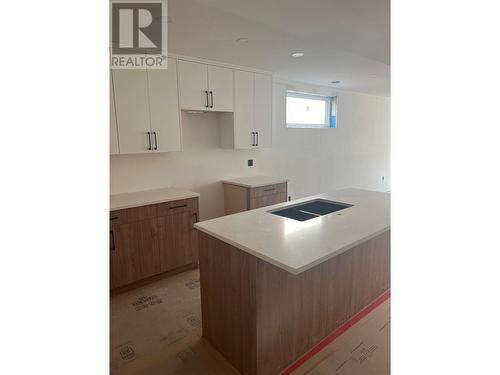 3907 26 Street Unit# 1, Vernon, BC - Indoor Photo Showing Kitchen