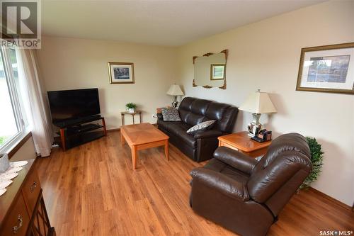 423 6Th Avenue E, Nipawin, SK - Indoor Photo Showing Living Room