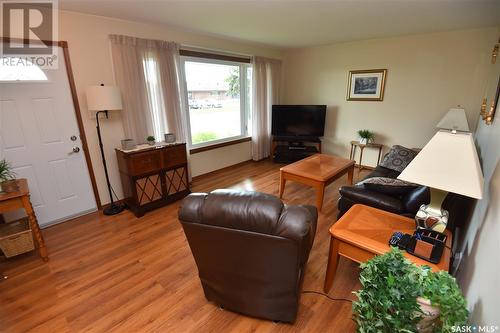 423 6Th Avenue E, Nipawin, SK - Indoor Photo Showing Living Room