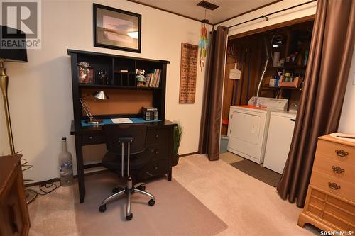 423 6Th Avenue E, Nipawin, SK - Indoor Photo Showing Laundry Room