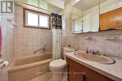 28 Nugent Drive, Hamilton, ON - Indoor Photo Showing Bathroom