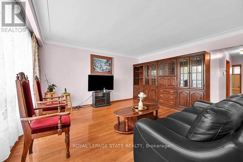 28 Nugent Drive, Hamilton, ON - Indoor Photo Showing Living Room