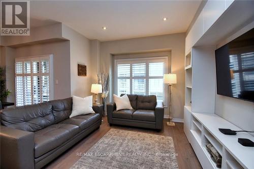 48 - 377 Glancaster Road, Hamilton, ON - Indoor Photo Showing Living Room