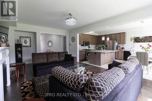 956 Sobeski Avenue, Woodstock, ON - Indoor Photo Showing Living Room