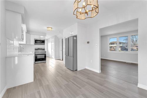 717 Millbank Drive, London, ON - Indoor Photo Showing Kitchen