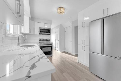 717 Millbank Drive, London, ON - Indoor Photo Showing Kitchen