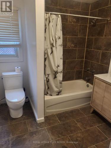 1 Plymouth Avenue, St. Catharines, ON - Indoor Photo Showing Bathroom