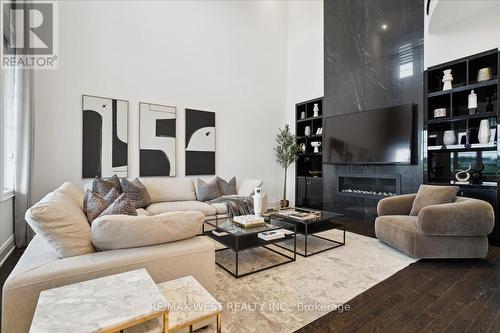 22 Rolling Green Court, Vaughan (Kleinburg), ON - Indoor Photo Showing Living Room