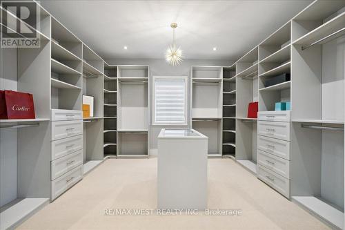 22 Rolling Green Court, Vaughan (Kleinburg), ON - Indoor With Storage