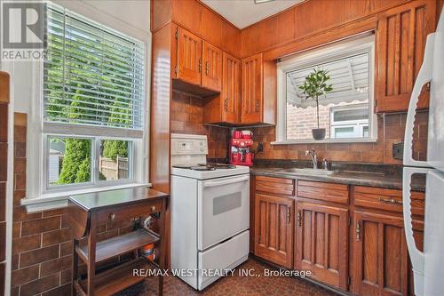 12 Springbrook Gardens, Toronto (Stonegate-Queensway), ON - Indoor Photo Showing Kitchen