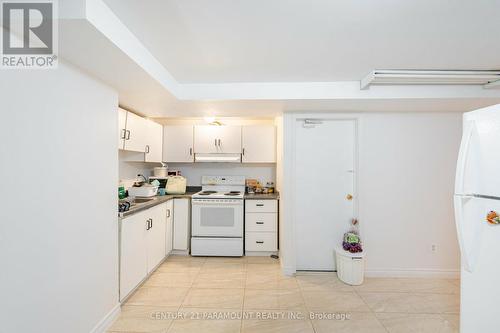 52 Blackwell Place, Brampton, ON - Indoor Photo Showing Kitchen