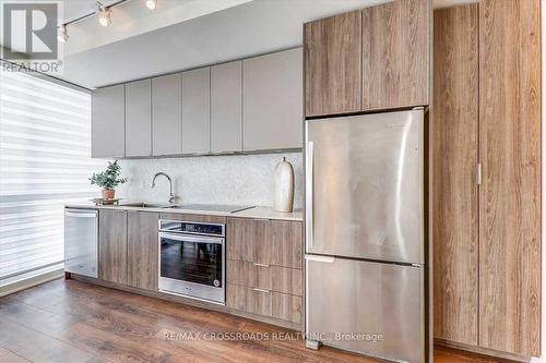 1402 - 2 Sonic Way, Toronto (Flemingdon Park), ON - Indoor Photo Showing Kitchen